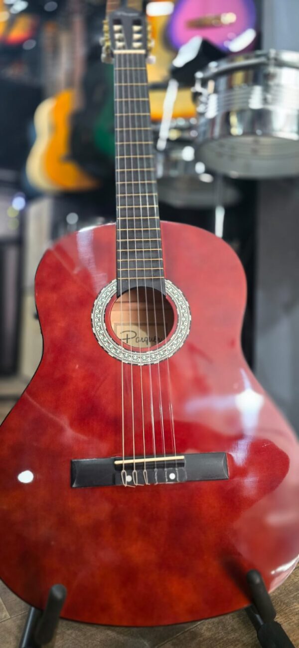 Guitarra Clasica Criolla GC109LBEQ3 Con Microfono PARQUER.