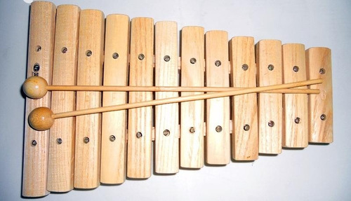 Xilofon  xi12 Latin Custom 12 Notas De Madera Con Golpeadores FAMA