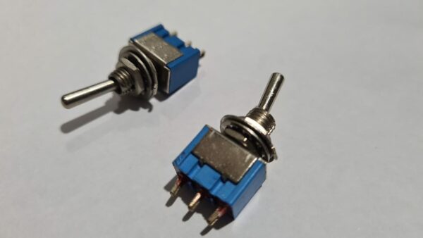 Llave Mini Palanca 0210 MICRO-E 2 Posiciones Simple Inversora RADIO NORTE