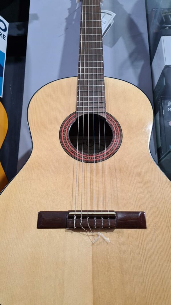 Guitarra Clasica T110 Criolla de Medio Concierto C/Microfono  Antigua Casa Nuñez