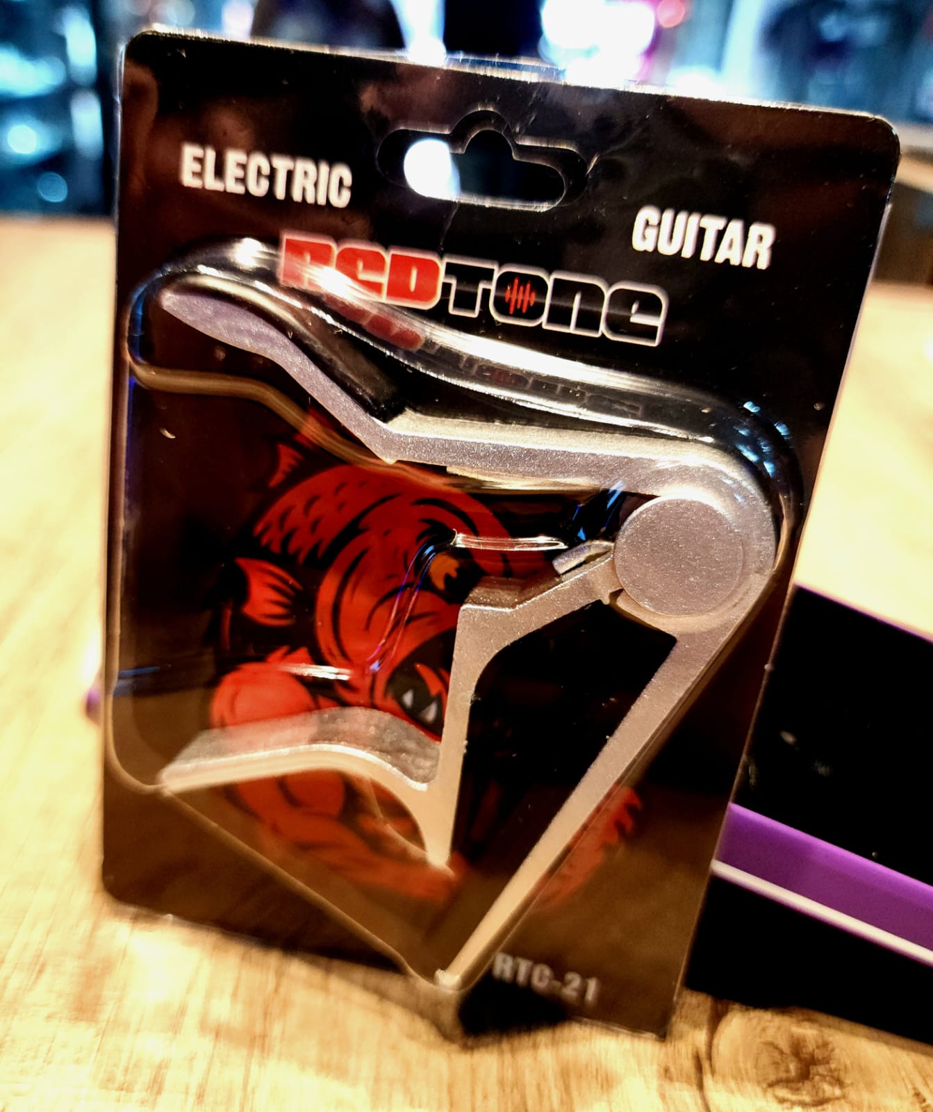 Capo Transporte RTC21-EL Plateado Para Guitarra Electrica O Acustica Redtone MAGIC MUSIC - Imagen 3