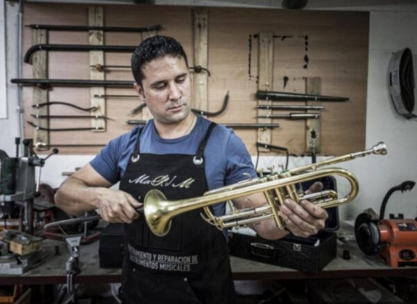 Service y Reparación de Instrumentos de Bronce y Vientos-Lutheria
