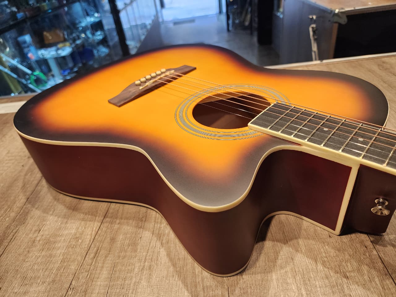 Guitarra Acústica AGM1 Con Corte Sumburst TEXAS ALEYMAR - Imagen 3